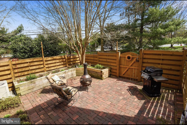 Yard - 21190 Vineland Sq