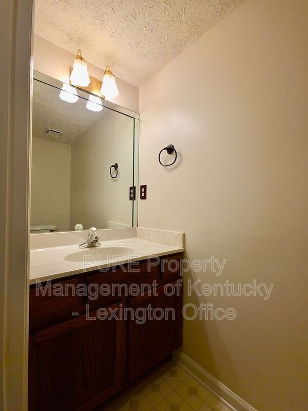 Building Photo - 1863 Timber Creek Dr