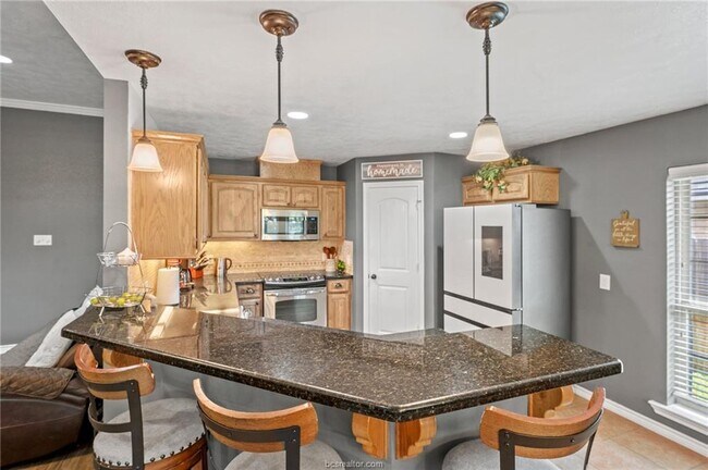 Building Photo - 912 Emerald Dove Ave