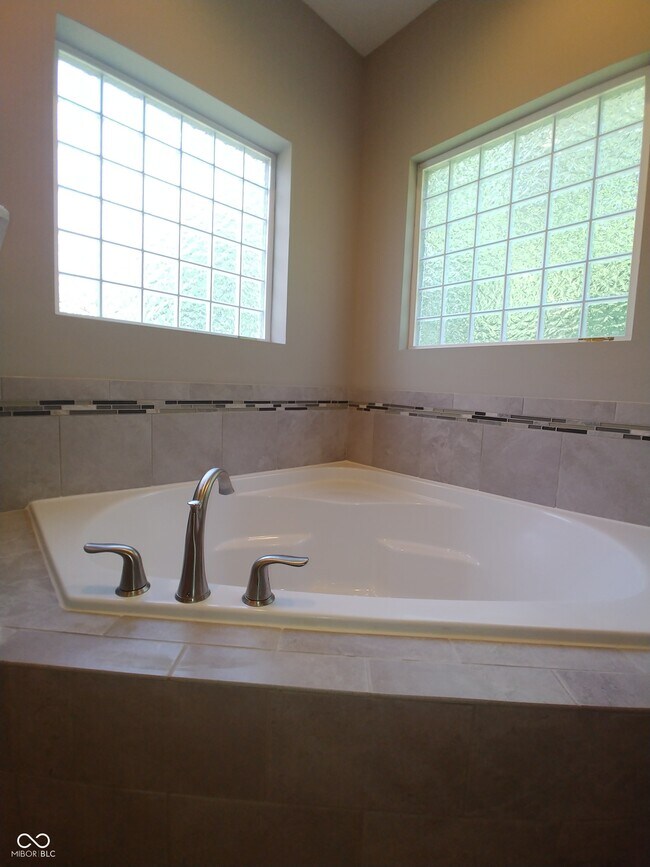 Building Photo - 818 Bluegrass Trail