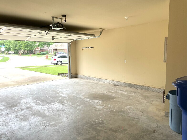 Building Photo - 3301 W Atlanta Ct