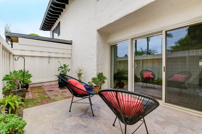Building Photo - 4373 Loma Riviera Ct