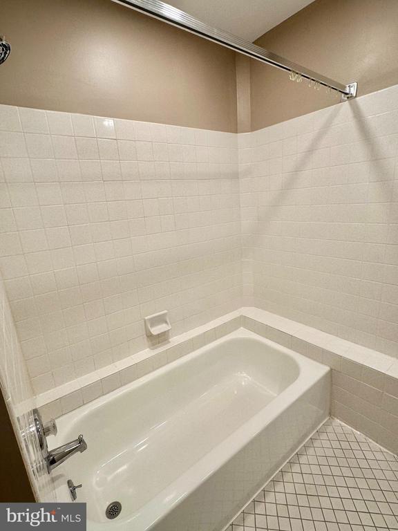 Building Photo - 104 Woodside Rd