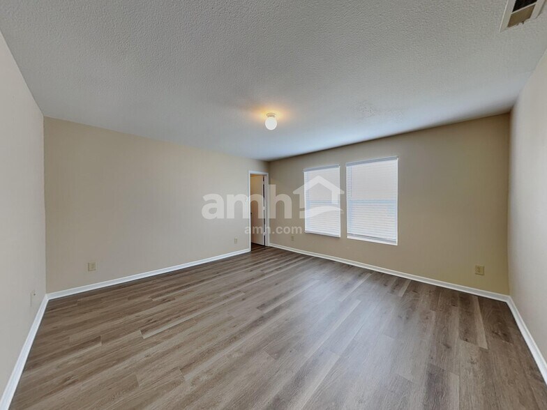 Building Photo - 6637 Branches Dr