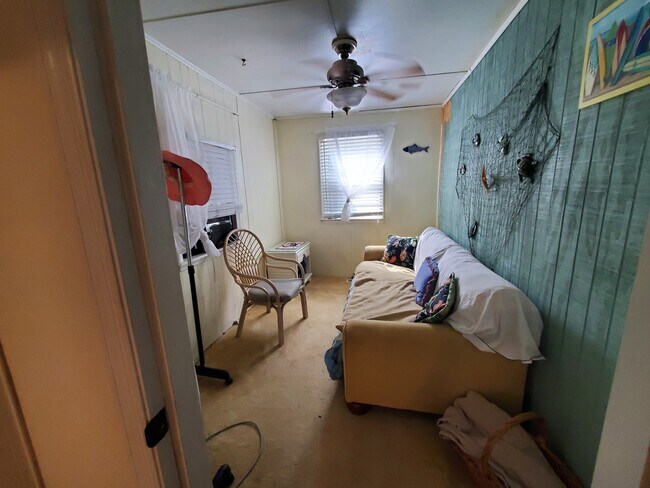 Building Photo - 305 Fairview Dr