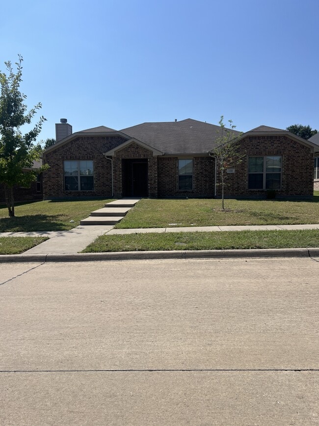 Building Photo - 1250 Long Branch Dr