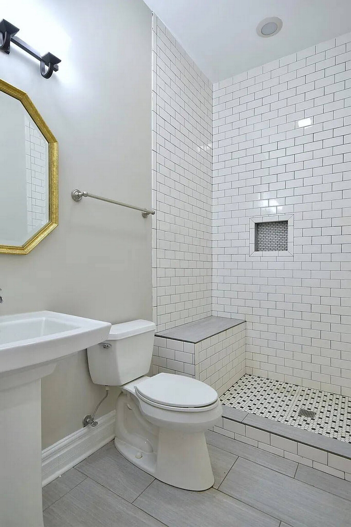 Building Photo - 1316 N Artesian Ave