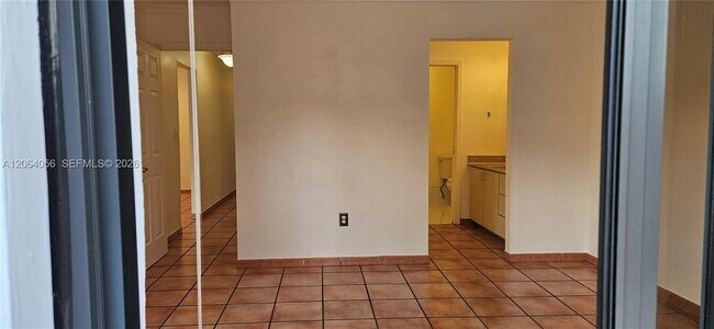 Building Photo - 14765 Kendale Lakes Blvd