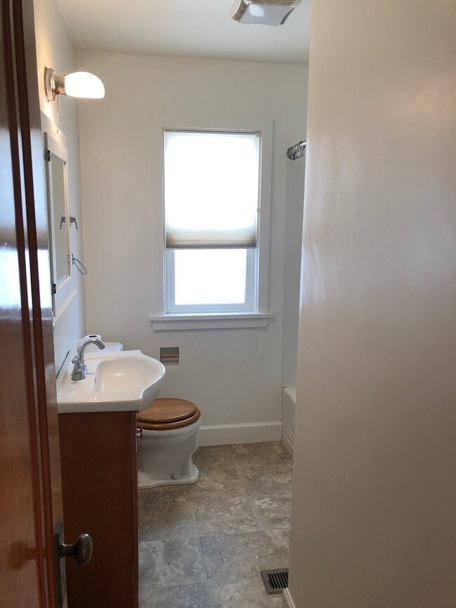 Building Photo - 513 3rd St