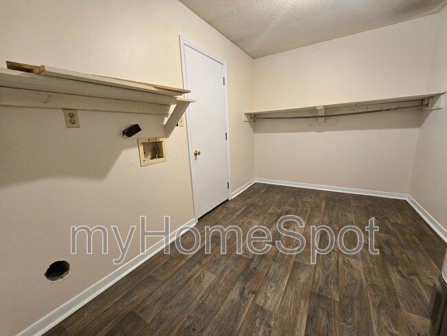 Building Photo - 3230 Palmdale Ave