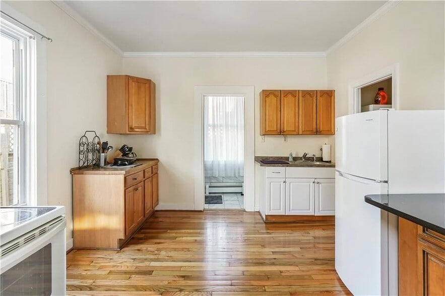 Building Photo - 32 Ann St