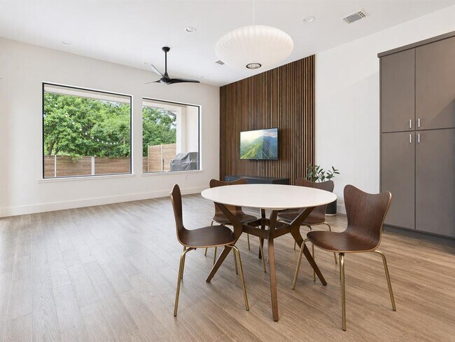 Building Photo - 4402 Mt Vernon Dr