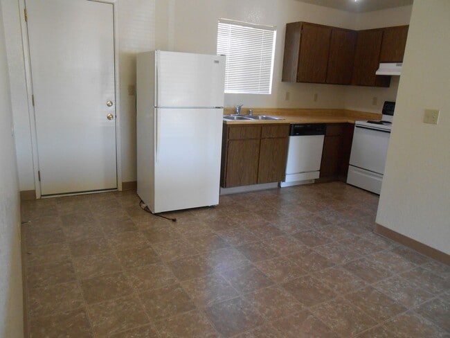 Building Photo - 863 Shiloh Ct