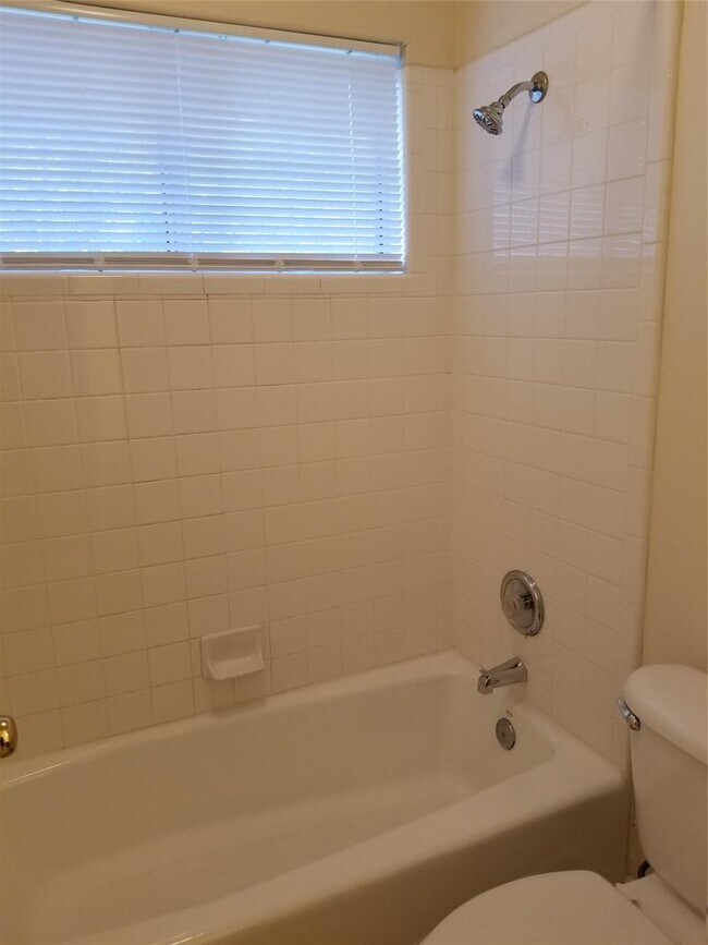 Building Photo - 2928 Thrushwood Dr