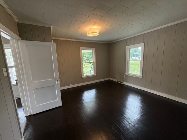 Building Photo - For Rent Rural Hall