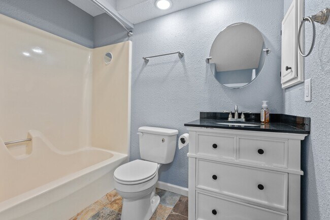 Building Photo - 5 Rocky Top Cove