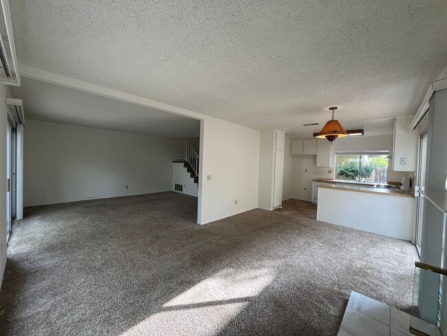 Building Photo - MOVE-IN READY Chatsworth 3+2.5 w/backyard,...
