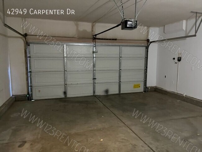 Building Photo - 42949 Carpenter Dr