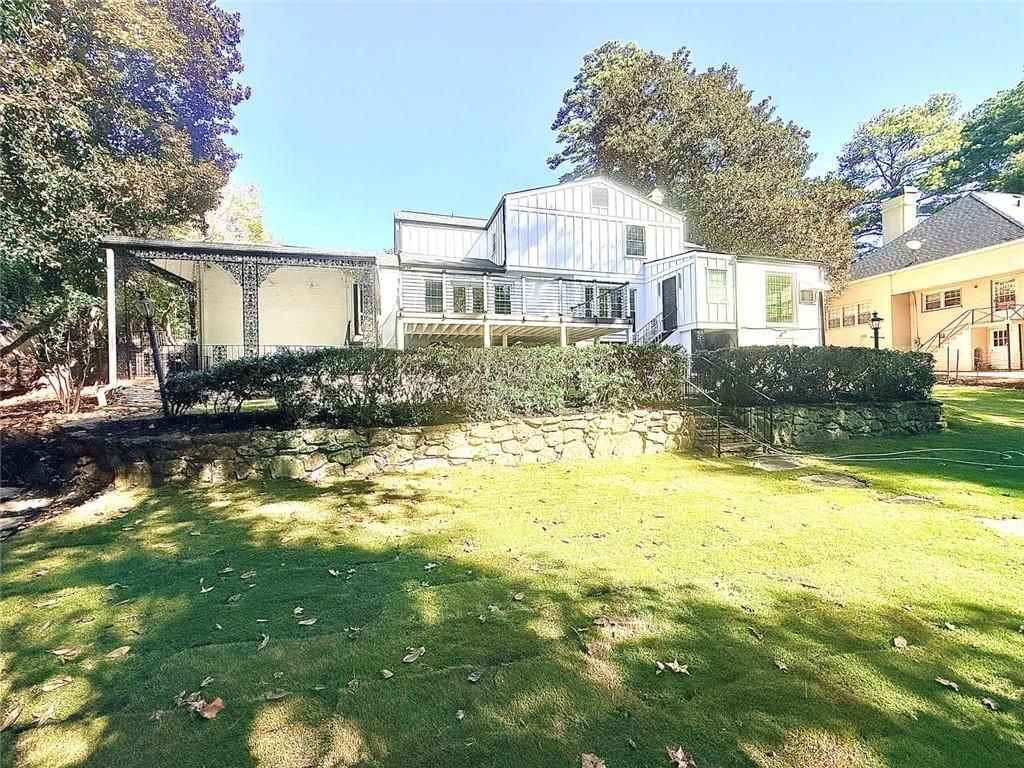 Building Photo - 200 W Paces Ferry Rd NW