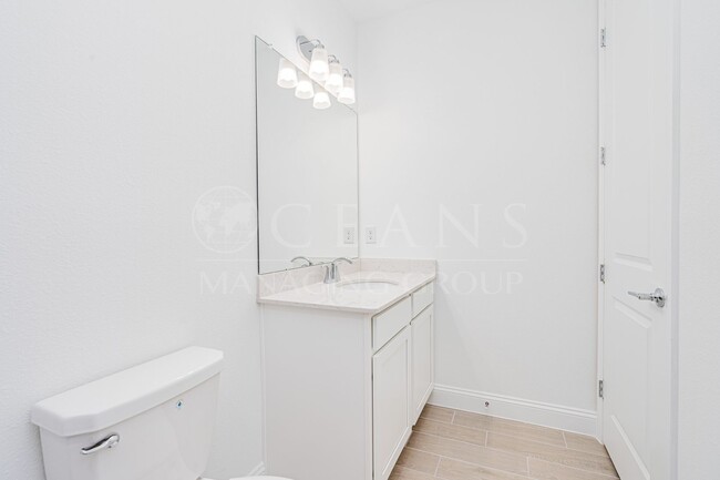 Building Photo - NEWER 4 Bedroom 3 Bath Home in Halifax Pla...