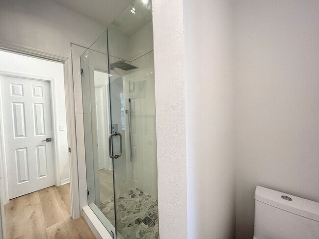 Building Photo - Beautifully Renovated Home in Tampa Palms ...