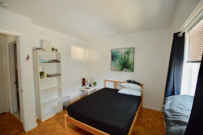 Building Photo - 2 Larose Pl