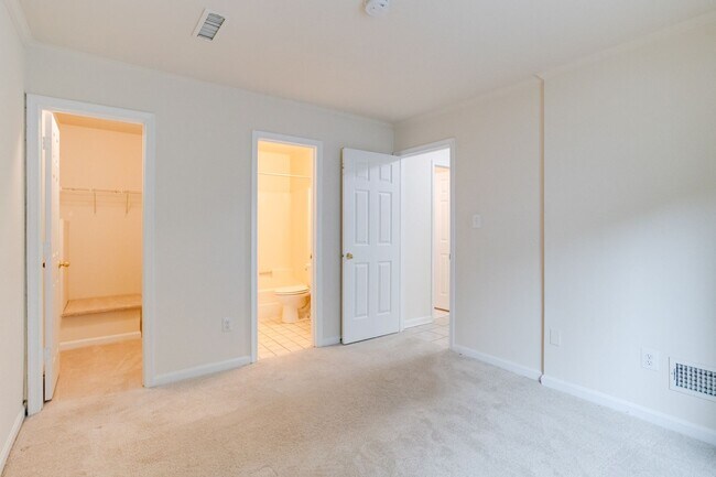 Building Photo - Crofton Condo For Rent