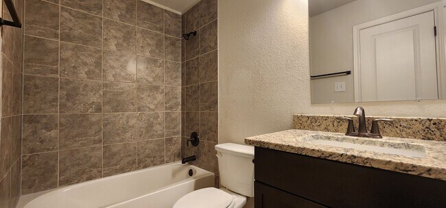 Building Photo - Townhome for rent
