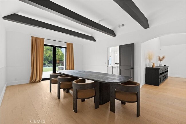 Building Photo - 5946 Woodlake Ave