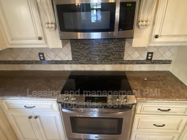 Building Photo - 330 Dunvegan Ct