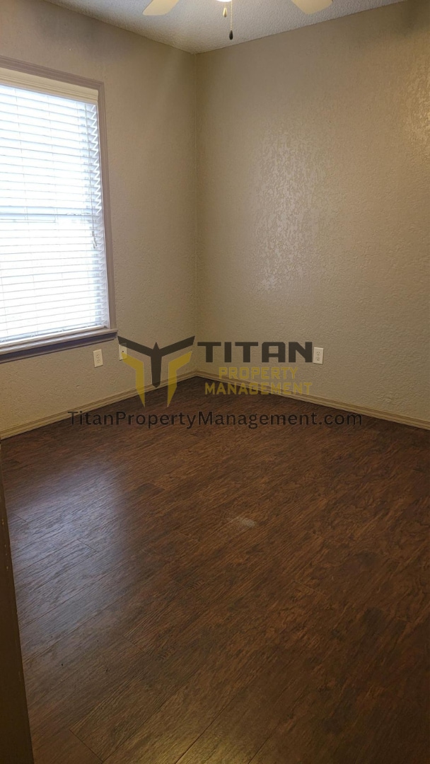 Building Photo - 3 bed/ 2 bath home by Benton River Center