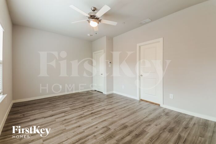 Building Photo - 607 Ava Trl