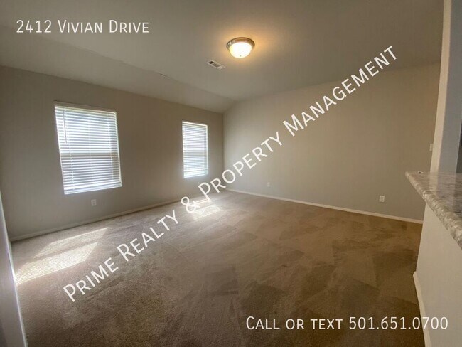 Building Photo - 2412 Vivian Dr