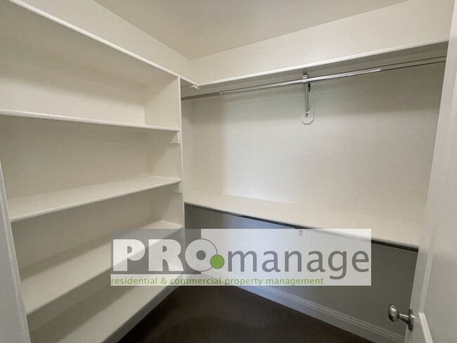 Building Photo - 3 Bed, 2 Bath Town Home w/ 2 Car Garage - Idaho Falls