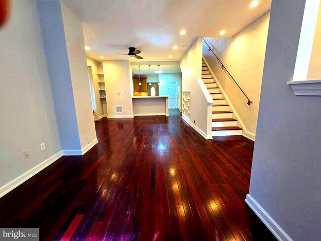 Building Photo - 757 Girard St NW