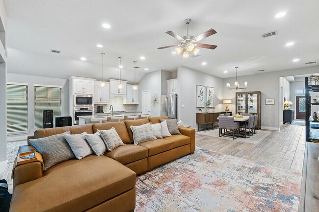 Building Photo - 104 Indian Paintbrush Trl
