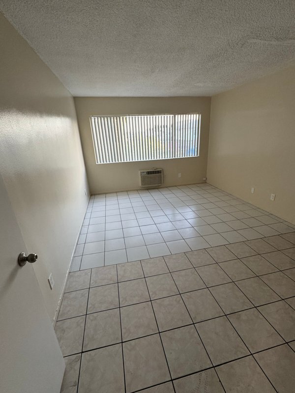 Building Photo - 1193 N Ardmore Ave