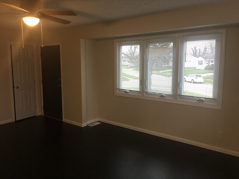 Building Photo - 2451 Danz Ave
