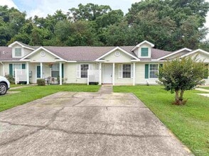 Building Photo - 8005 Stonebrook Dr