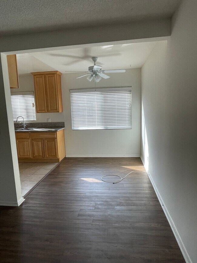 Interior Photo - 7th St, 501