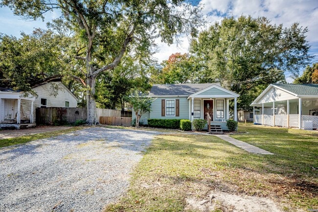 Building Photo - Adorable Updated Cottage in Pascagoula