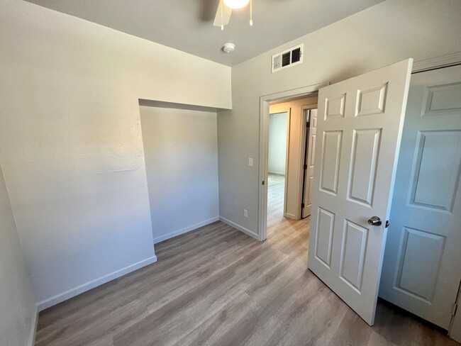 Building Photo - Charming 2 Bedroom, 1 Bathroom Home - Refreshed Interior