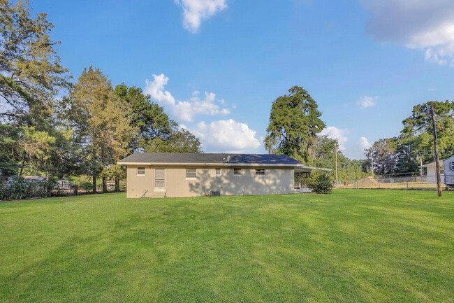 Building Photo - 14025 SE 54 Ct