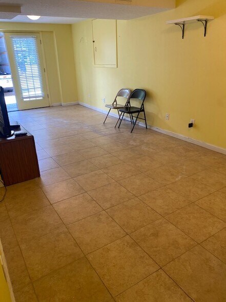 Lower level living area with private entrance - 3627 Riverview Dr