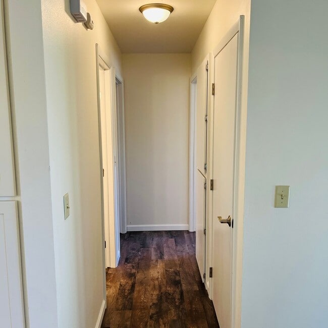 Building Photo - Beautifully remodeled 3 bedroom, 2 bath duplex in Royal Oaks Neighborhood