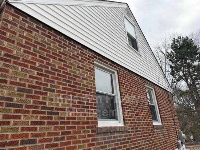 Building Photo - 8664 Belhaven Dr