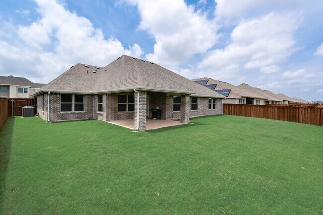 Building Photo - 243 Frio Dr