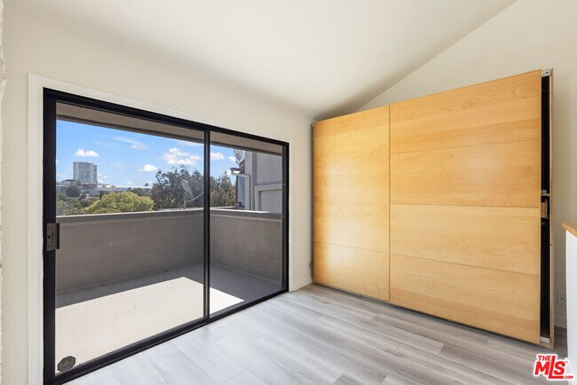 Building Photo - 2324 S Beverly Glen Blvd