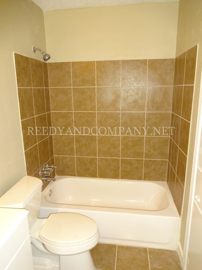 Building Photo - 1645 Kilarney Ave