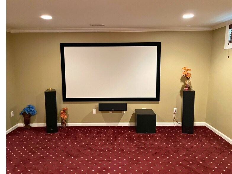 Building Photo - 9908 E Hill Dr